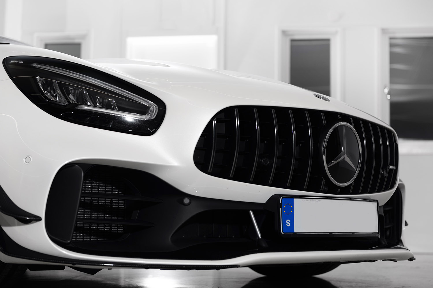 Fronten på en Merecedes AMG GT R Pro