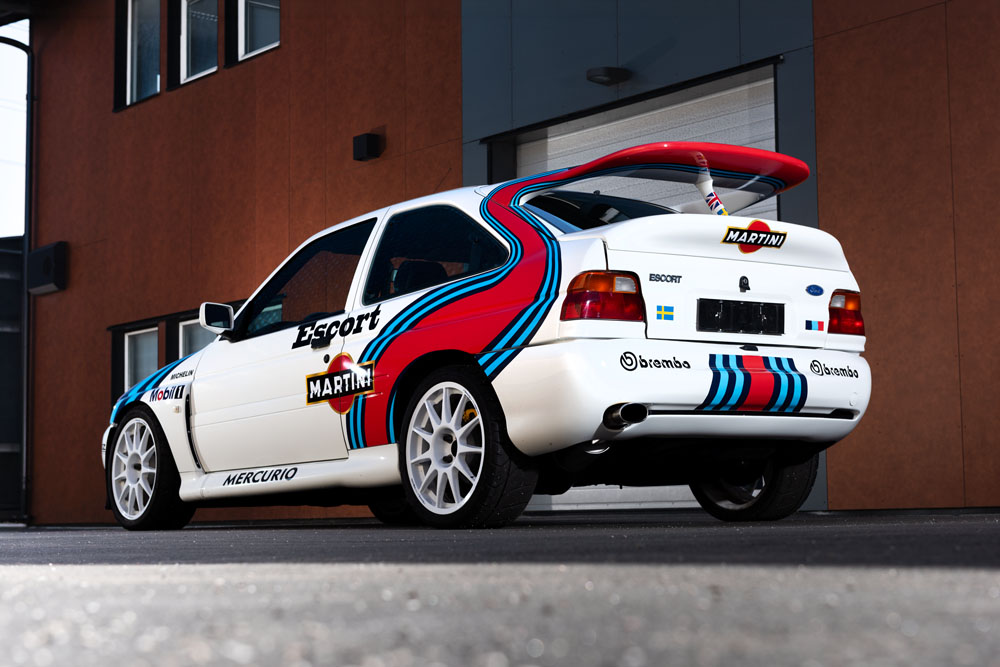 Ford Escort RS Cosworth Martini rallybil bakifrån vit klassisk homologeringsbil