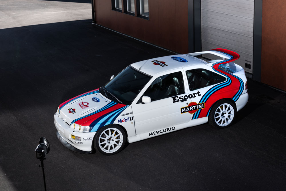 Ford Escort RS Cosworth Martini rallybil ovanifrån vit sportbil fyrhjulsdrift klassisk