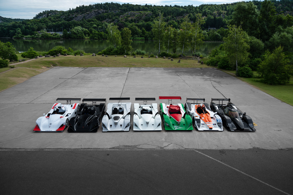 Sju Lola-prototyper och historiska racingbilar hos Euroracing fotograferade av Runbox.